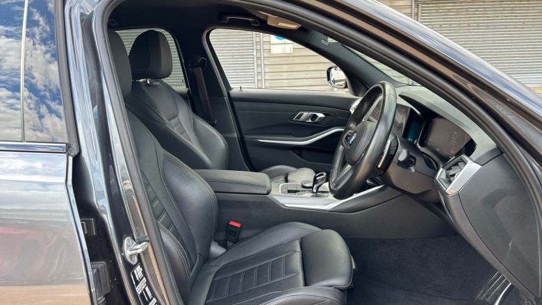 BMW 3 Series 320i M Sport 4dr Step Auto [Pro Pack] Petrol Saloon